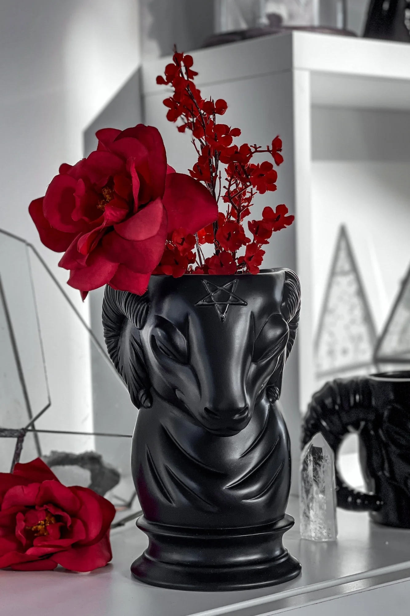 Levi Vase - Image 3